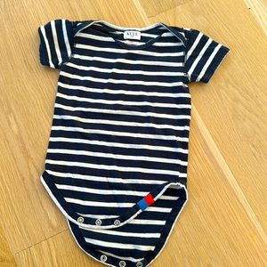 Kule bodysuit 12-18 mths, mint condition